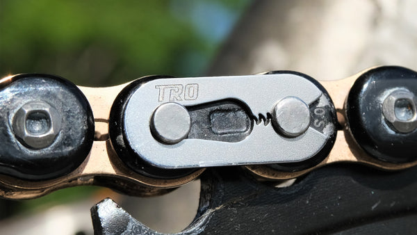 Load image into Gallery viewer, Titanium "Jaws" 520 Master Link Clip (Gold Tiodize Available Only)