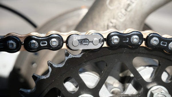Load image into Gallery viewer, Titanium &quot;Jaws&quot; 520 Master Link Clip (Gold Tiodize Available Only)
