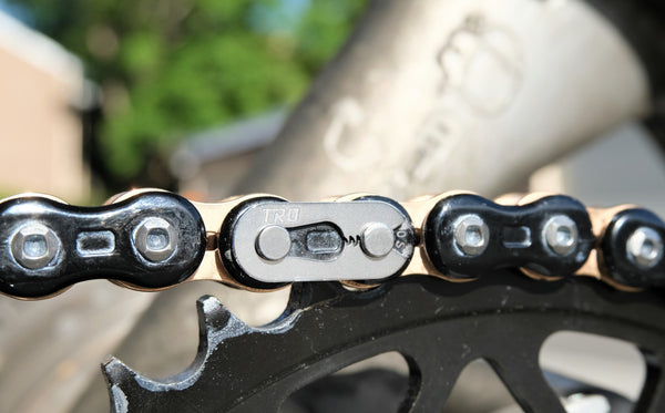 Load image into Gallery viewer, Titanium &quot;Jaws&quot; 520 Master Link Clip (Gold Tiodize Available Only)
