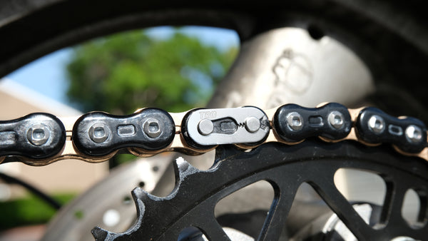 Load image into Gallery viewer, Titanium &quot;Jaws&quot; 520 Master Link Clip (Gold Tiodize Available Only)
