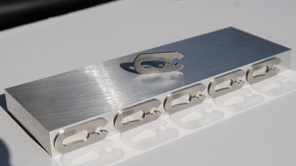 Load image into Gallery viewer, Titanium &quot;Jaws&quot; 520 Master Link Clip (Gold Tiodize Available Only)
